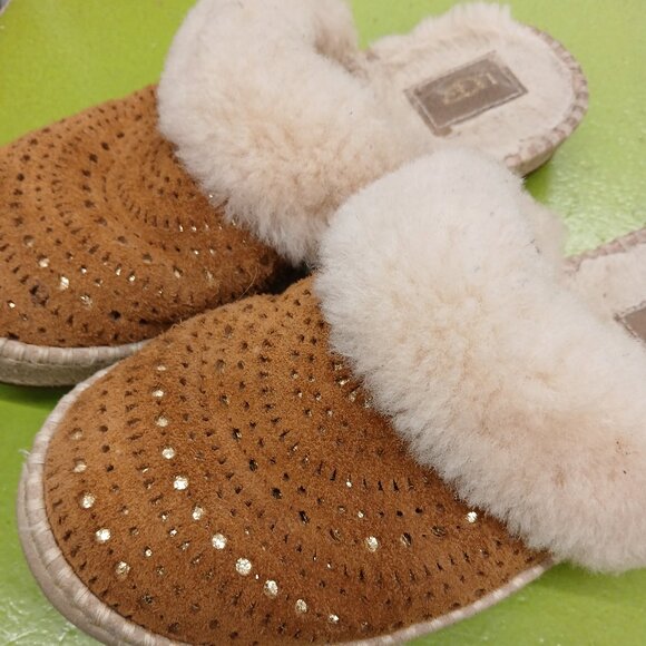 UGG Aira Sunshine Perforated Slipper - Picture 1 of 6